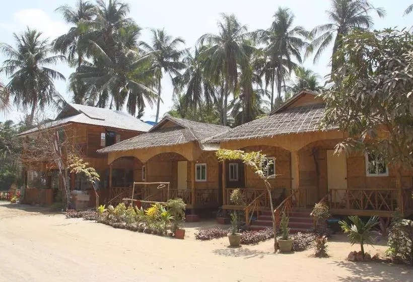هتل Soe Ko Ko Beach House & Restaurant