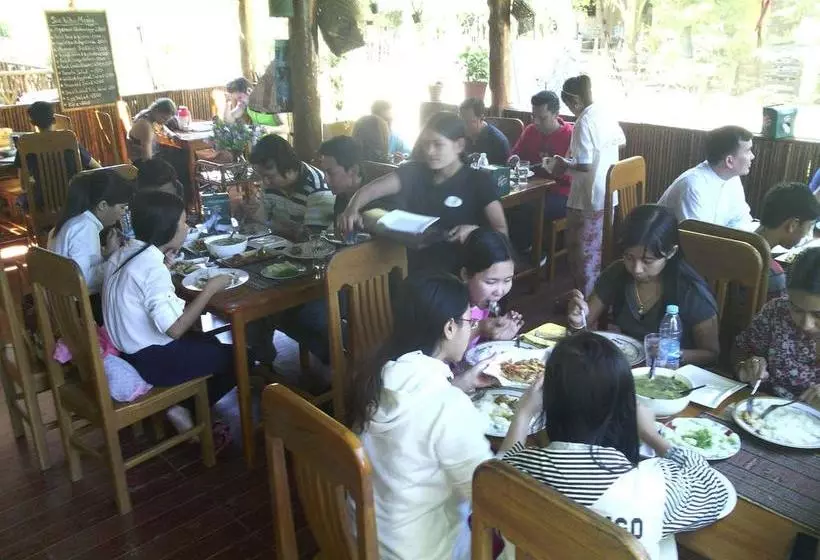 هتل Soe Ko Ko Beach House & Restaurant