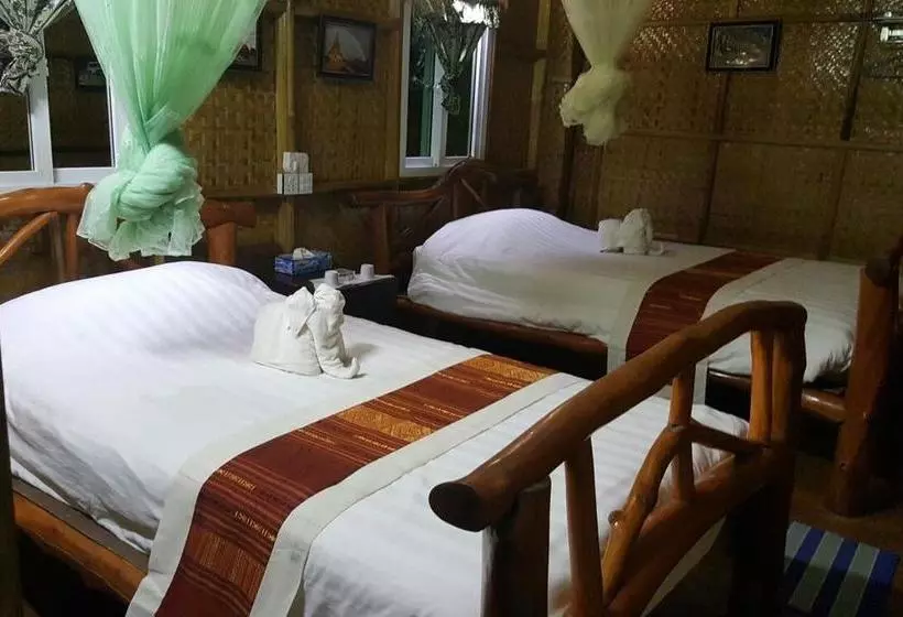 هتل Soe Ko Ko Beach House & Restaurant