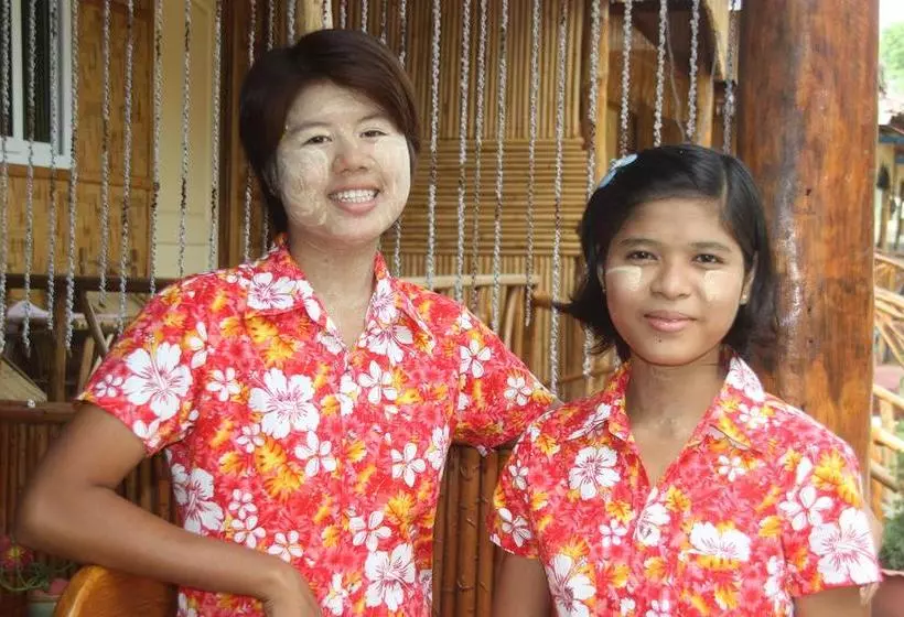 هتل Soe Ko Ko Beach House & Restaurant