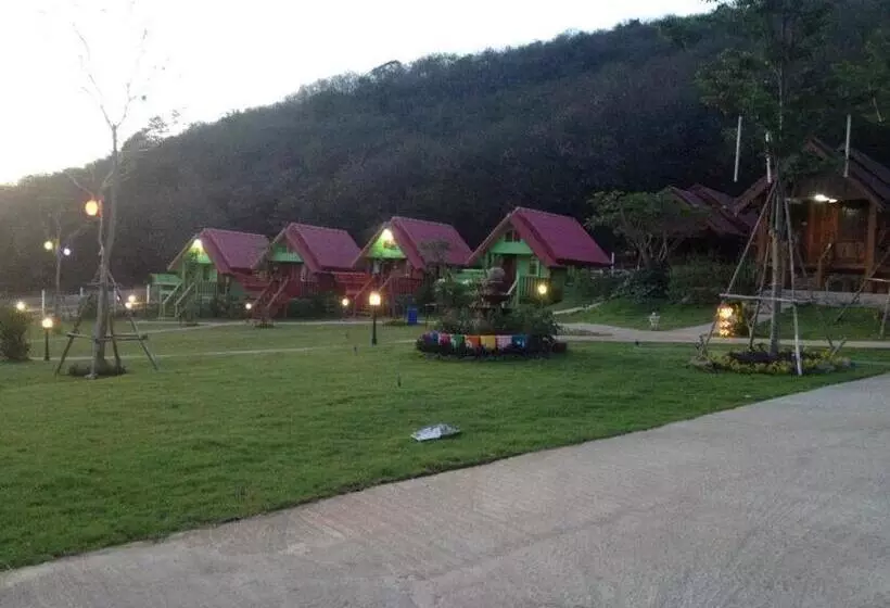 Lomakeskus บ้านเรือนไท มวกเหล็ก Ban Ruenthai Muaklek