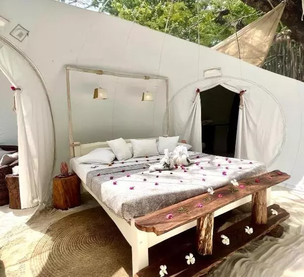 تختخواب و صبحانه Rock And Sea Resort