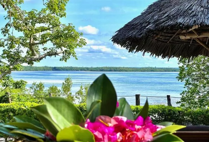تختخواب و صبحانه Rock And Sea Resort