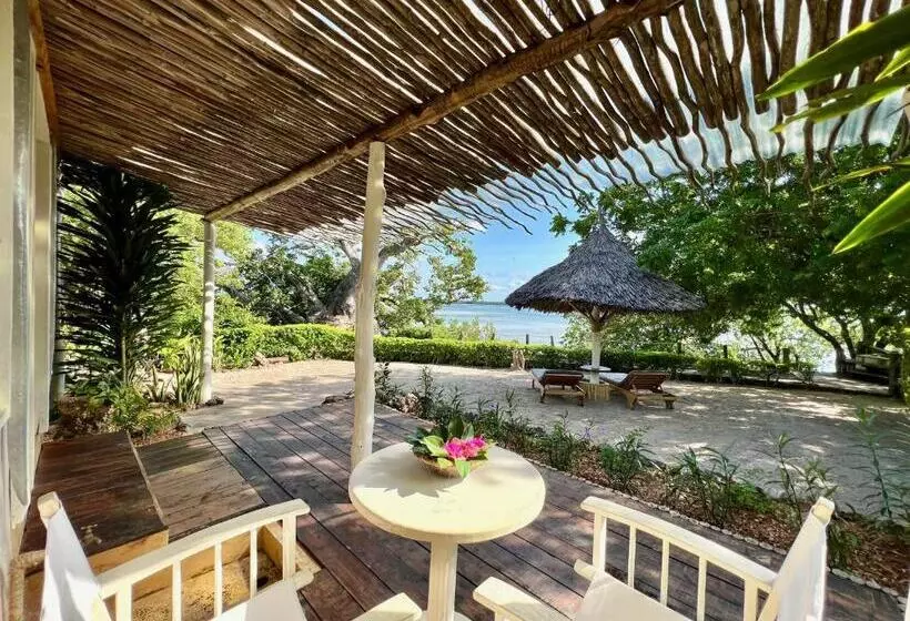 تختخواب و صبحانه Rock And Sea Resort