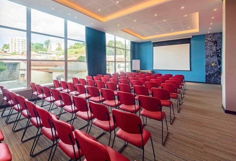 فندق Ibis Jacarei