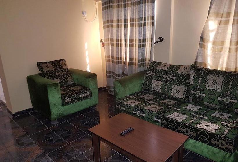 هتل New Gate Lodge & Hospitality Ltd