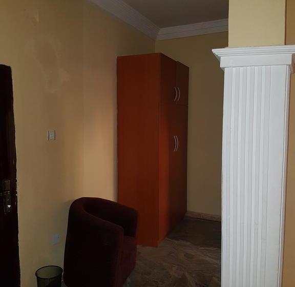 هتل New Gate Lodge & Hospitality Ltd