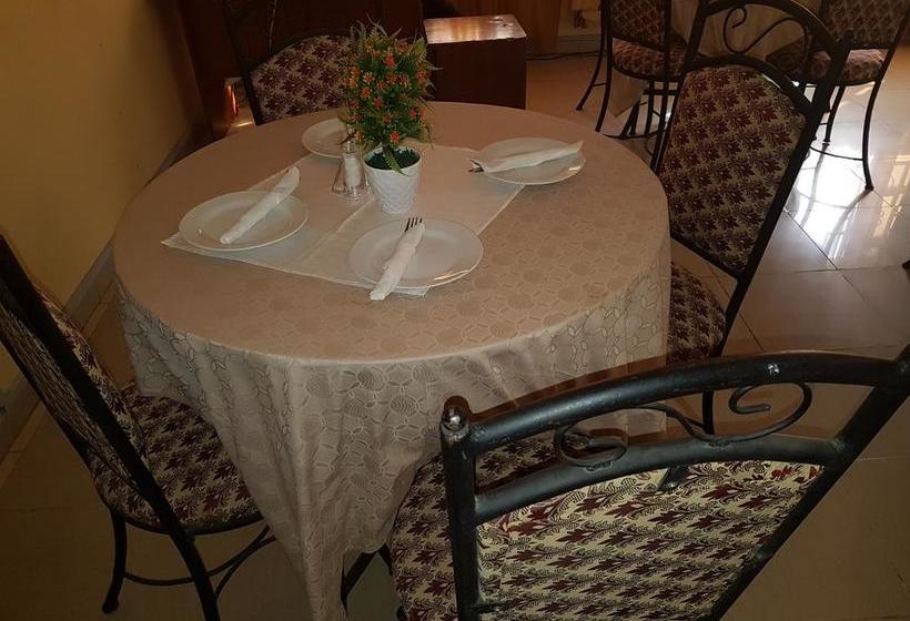 هتل New Gate Lodge & Hospitality Ltd