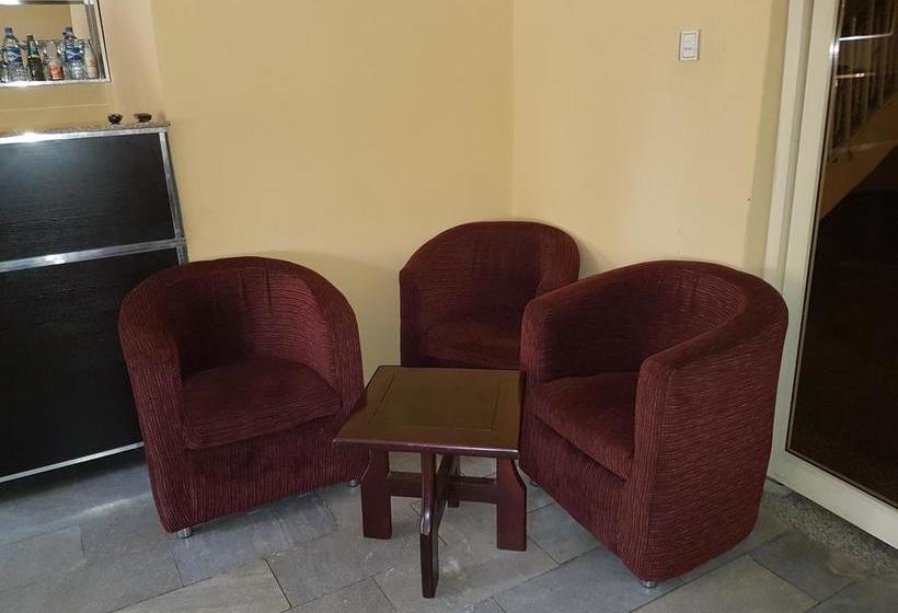 هتل New Gate Lodge & Hospitality Ltd