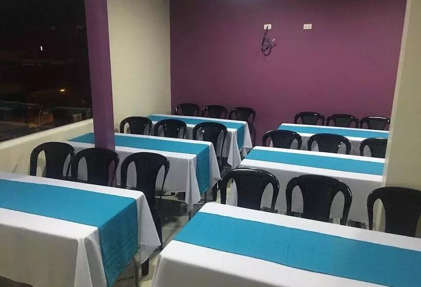 ホテル Rey Salomón