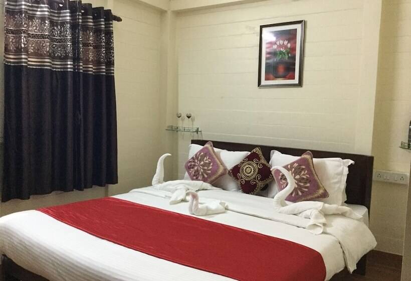 Morjim Queen Beach Resort