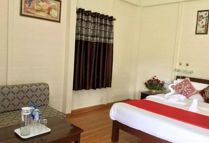 Morjim Queen Beach Resort