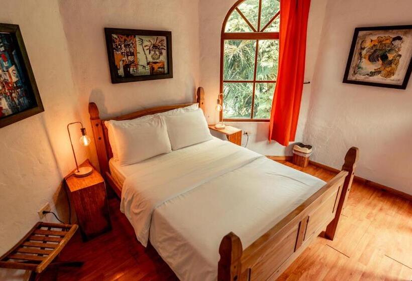 Herberge Bambuda Castle