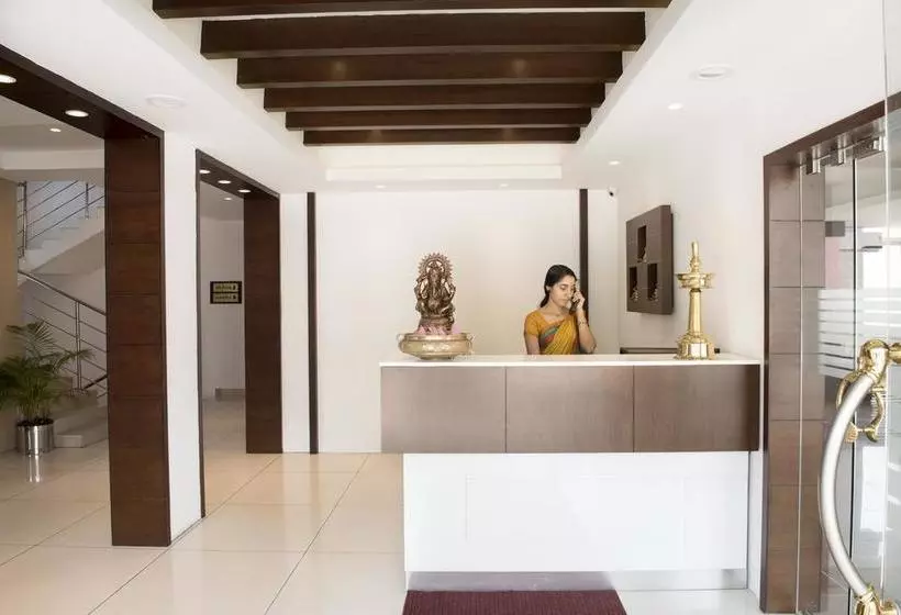 ホテル Lalitha Inn