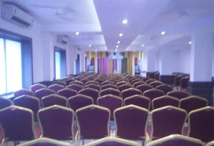 ホテル Lalitha Inn