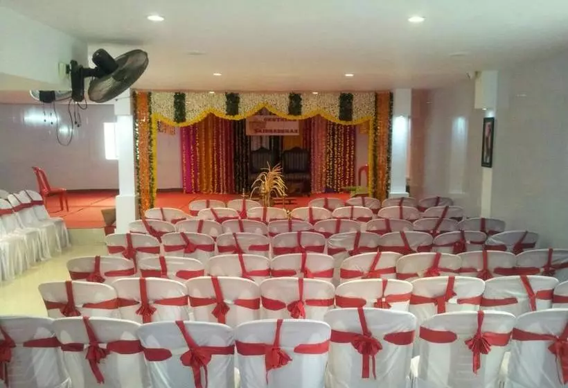 ホテル Lalitha Inn