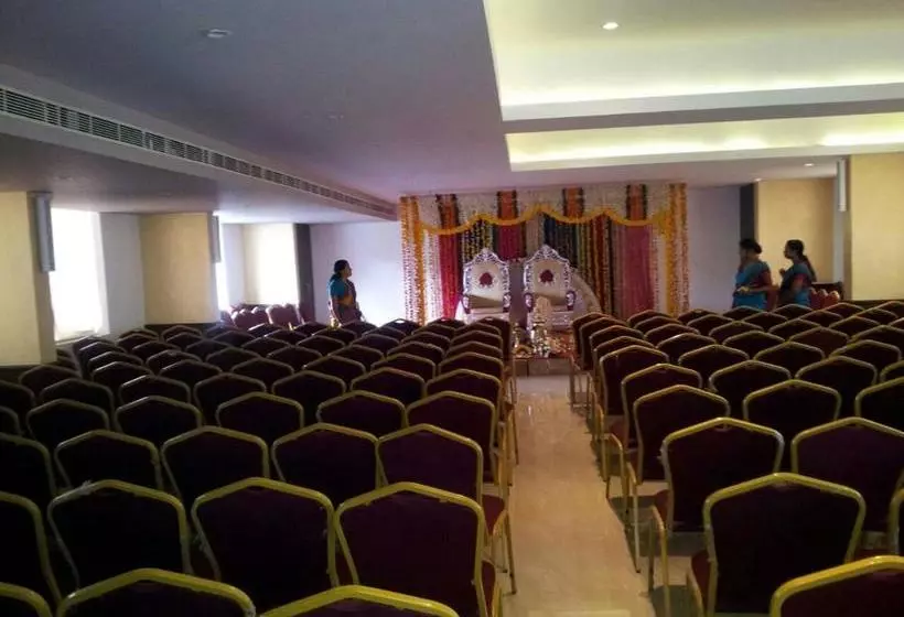 ホテル Lalitha Inn
