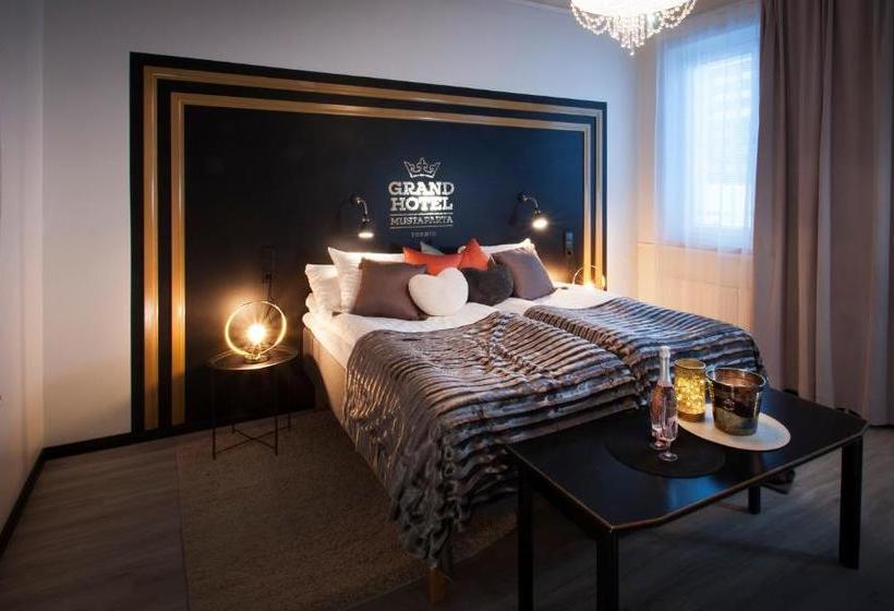 Отель Mustaparta