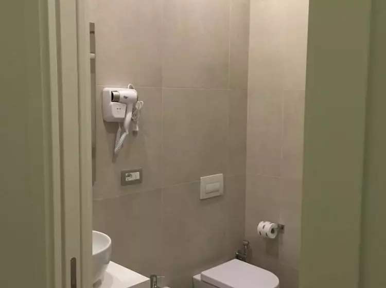 تختخواب و صبحانه Gatto Bianco Duchessa