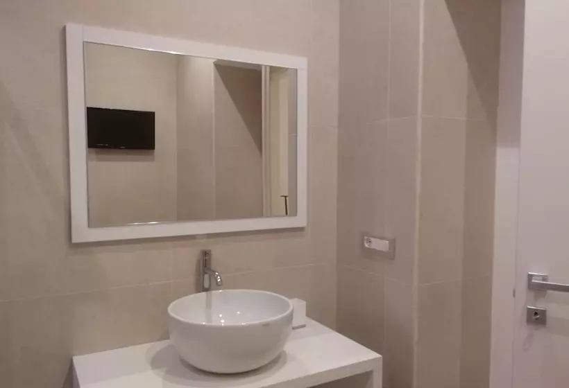 تختخواب و صبحانه Gatto Bianco Duchessa