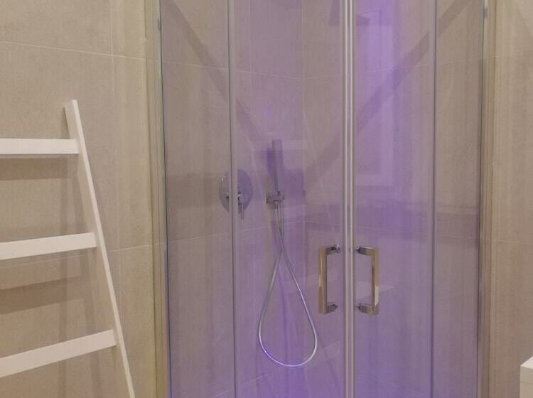 تختخواب و صبحانه Gatto Bianco Duchessa