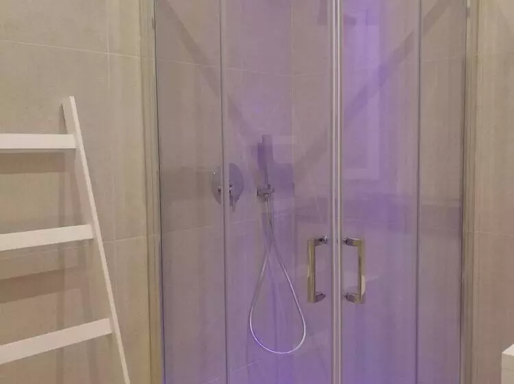 تختخواب و صبحانه Gatto Bianco Duchessa