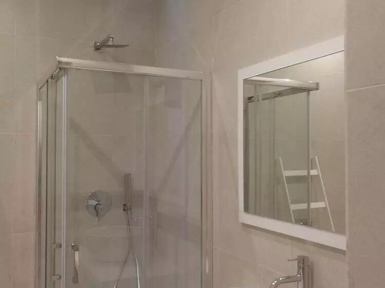 تختخواب و صبحانه Gatto Bianco Duchessa