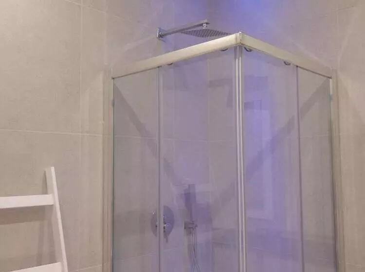 تختخواب و صبحانه Gatto Bianco Duchessa