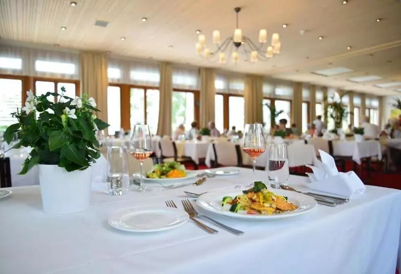 ホテル Kurhaus Am Sarnersee