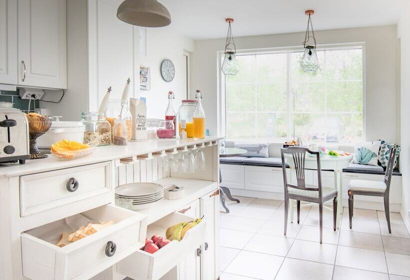 Villa Jokivarsi Bed & Breakfast