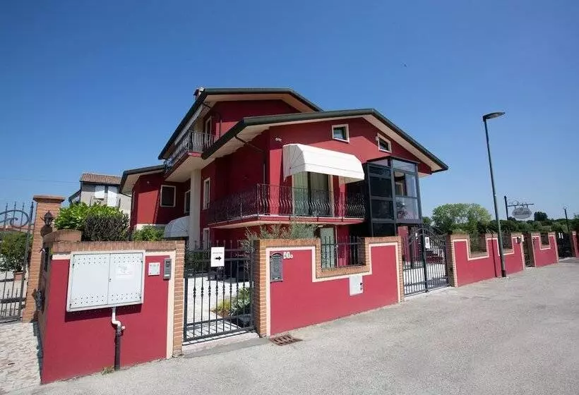 ベッドアンドブレックファースト Guest House Dolce Laguna