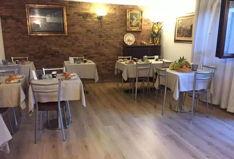 Aamiaismajoitus (B&B) Relais Villa Rosa