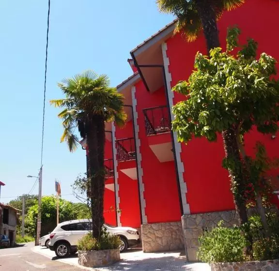 هتل Las Palmeras Celorio Llanes