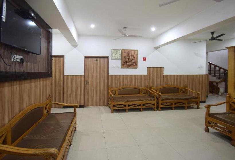 Itsy Hotels Satya Shree