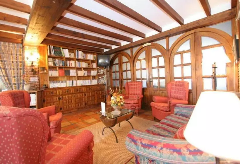 Habitaciones Y Estudios  Hotel Posada De Cantabria   Terraza Panorámica  Gintonic Bar