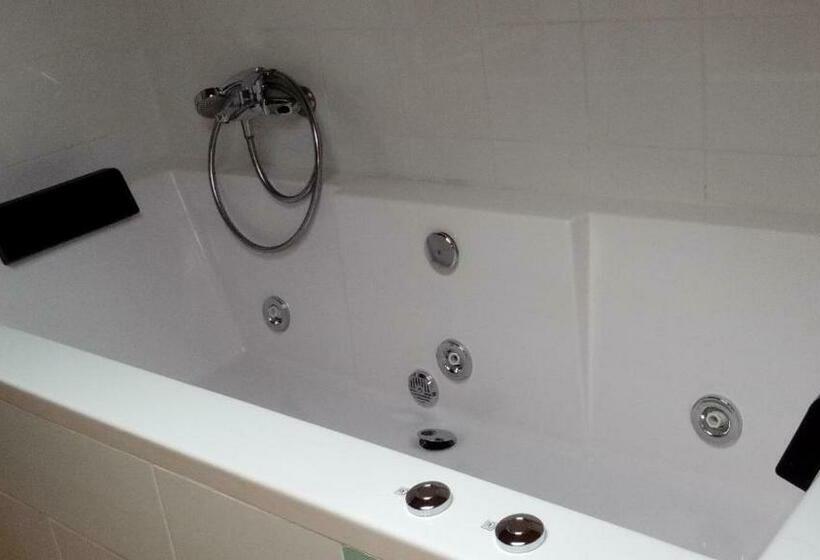 Habitaciones Y Estudios Hotel Posada De Cantabria Terraza Panorámica Gintonic Bar