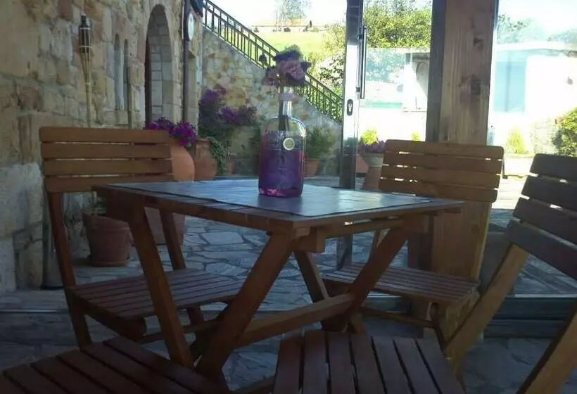 Habitaciones Y Estudios  Hotel Posada De Cantabria   Terraza Panorámica  Gintonic Bar