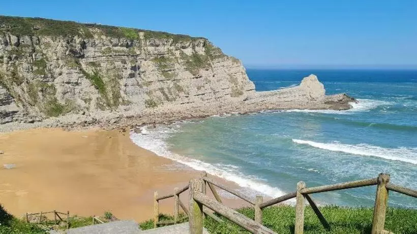 Habitaciones Y Estudios  Hotel Posada De Cantabria   Terraza Panorámica  Gintonic Bar