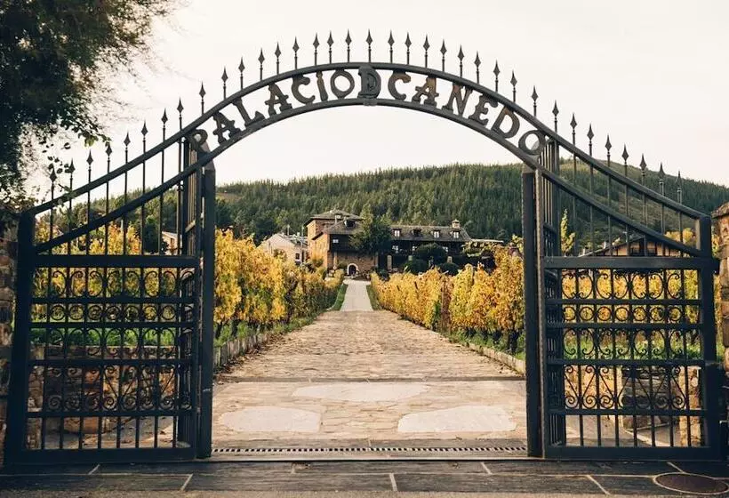 ホテル Prada A Tope   Palacio De Canedo