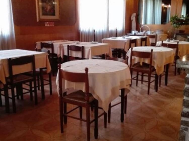 فندق Ristorante Albergo Roma