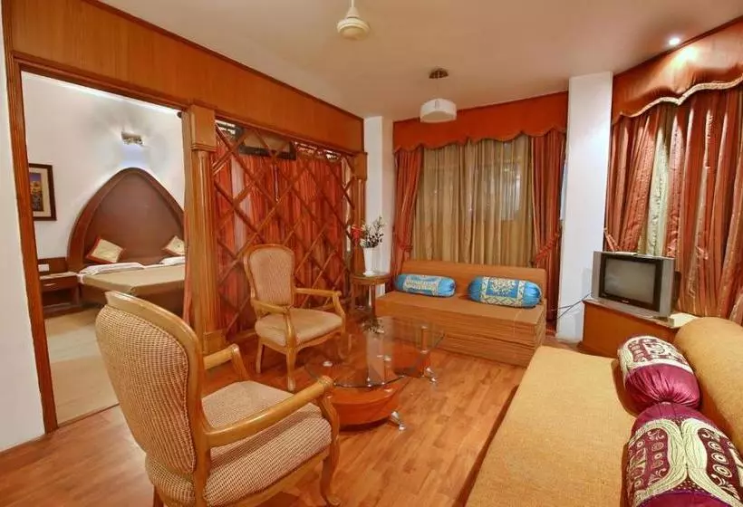 Hotel Woodland