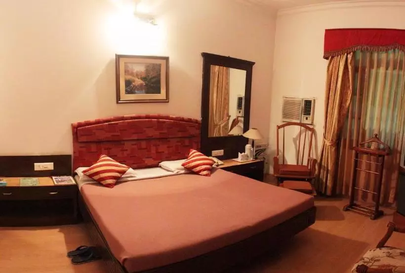 Hotel Woodland