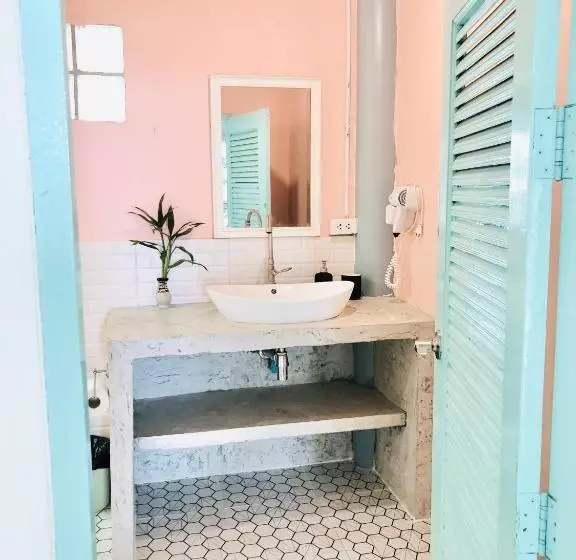 Resort Indie Beach Bungalows