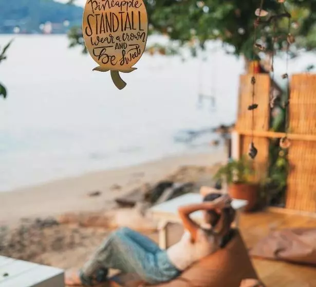 Resort Indie Beach Bungalows