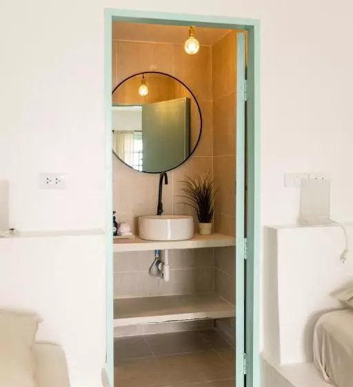 Resort Indie Beach Bungalows