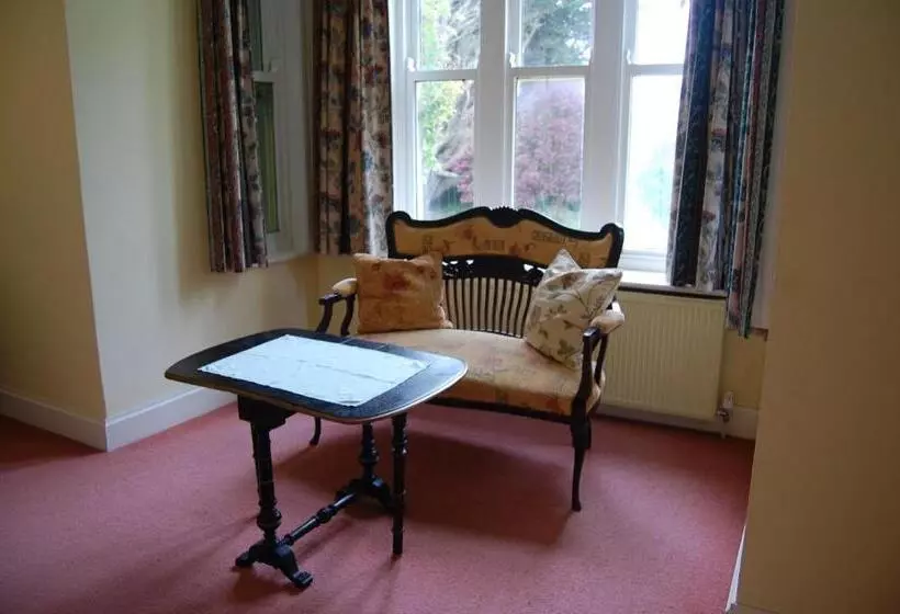 تختخواب و صبحانه Ardtarmon House