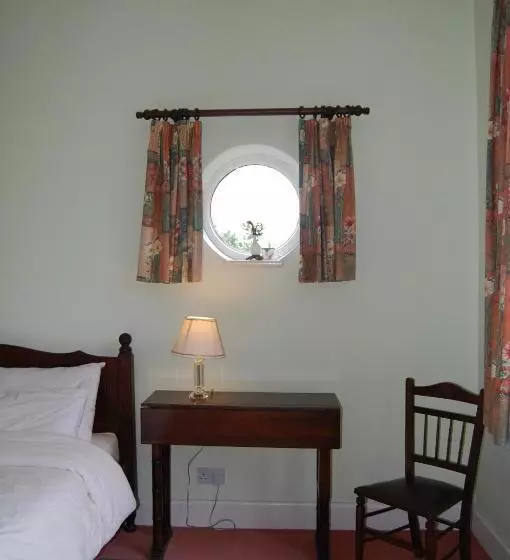 تختخواب و صبحانه Ardtarmon House