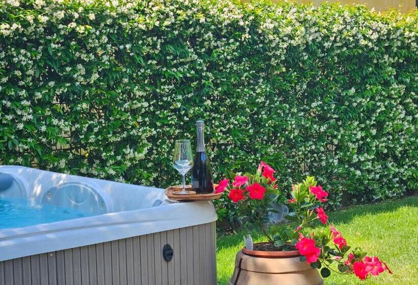 مبيت وإفطار La Rocca Maison De Charme