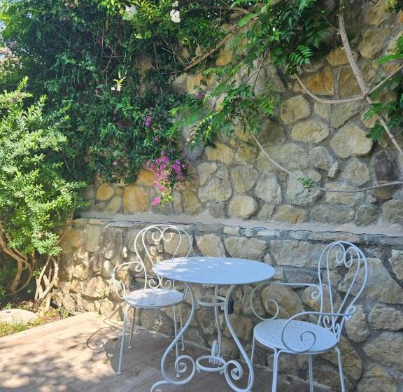 مبيت وإفطار La Rocca Maison De Charme