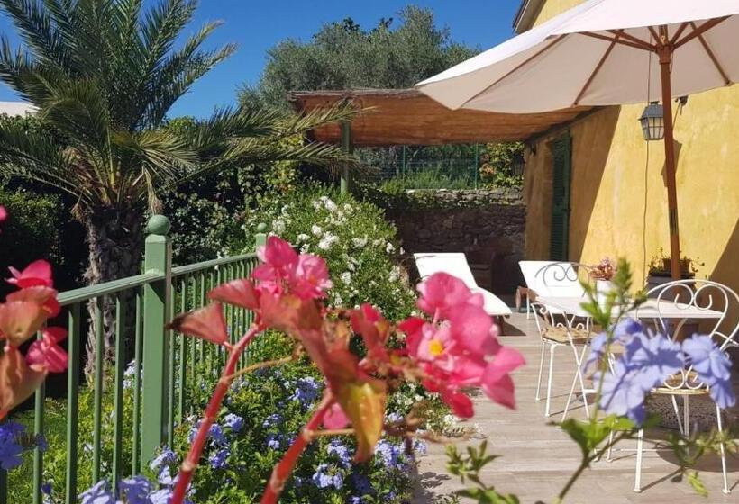 مبيت وإفطار La Rocca Maison De Charme